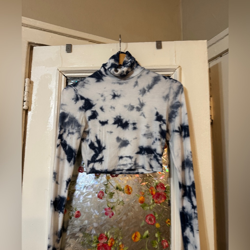 Tye dye white and blue crop top